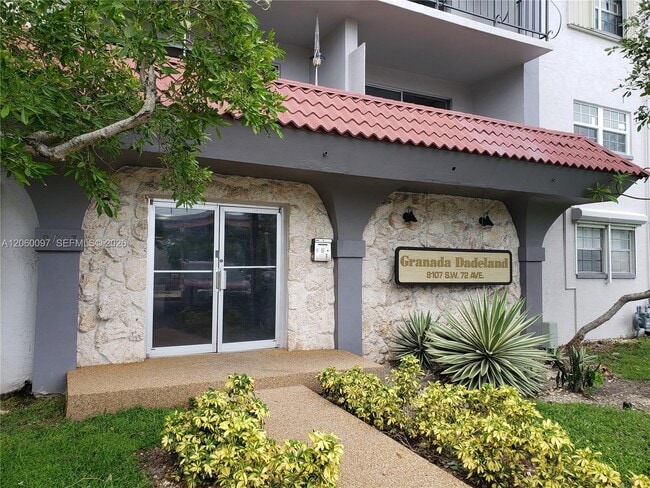Foto del edificio - 8107 SW 72nd Ave