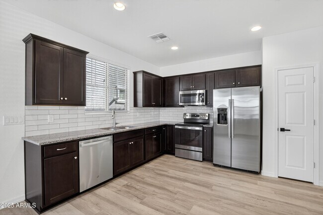 Building Photo - 1218 W Sparrow Dr