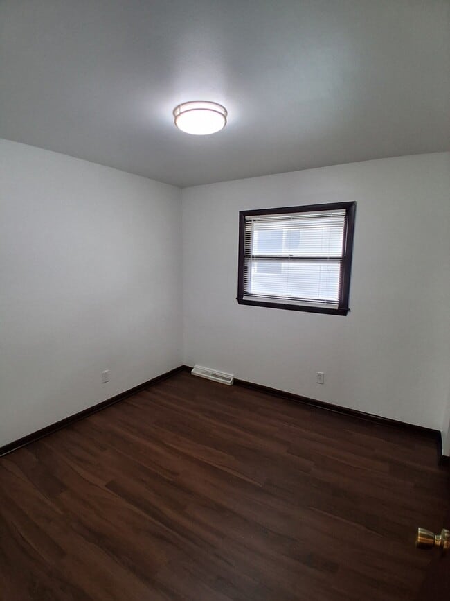 Building Photo - 7215 W Florist Ave