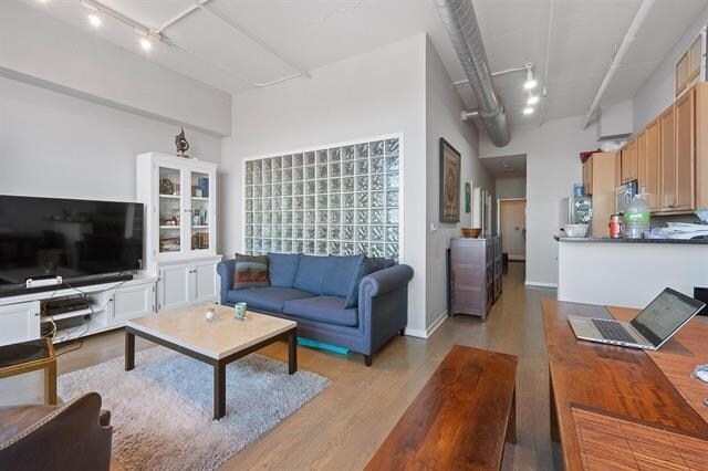 Foto del edificio - 689 Marin Blvd