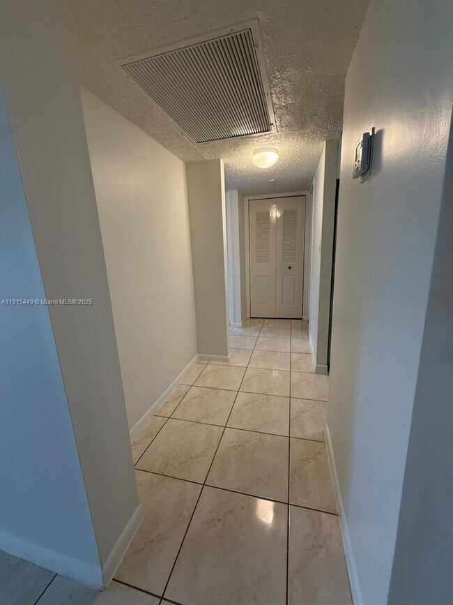 Foto del edificio - 5805 Washington St