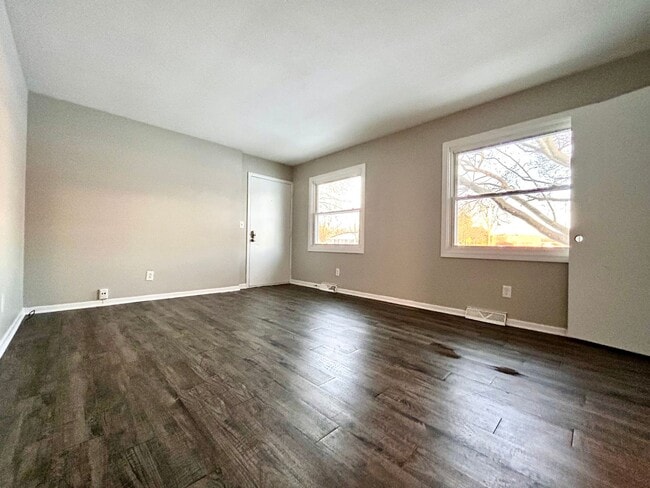 Building Photo - Ivanrest 3689-3695