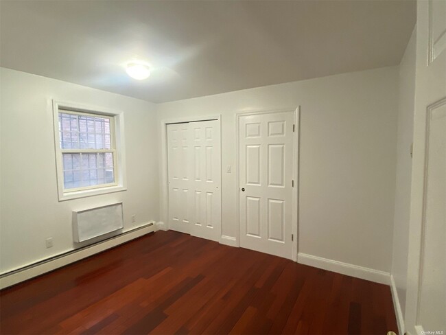 Building Photo - 170-28 Cedarcroft Rd