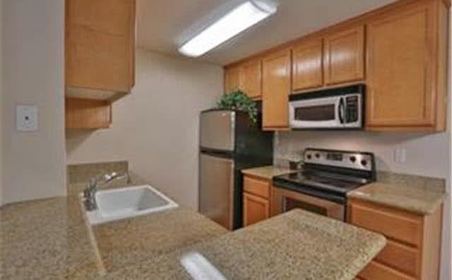 Building Photo - 2669 Somerset Park Cir