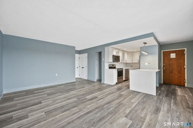 Foto del edificio - 60 Strawberry Hill Ave