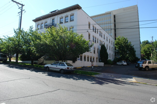 Building Photo - Rennwood Court Apartments