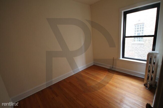 Building Photo - 2428 N Sawyer Ave