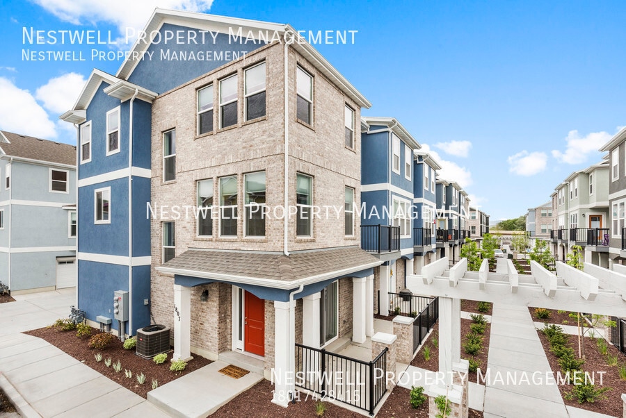 Primary Photo - Gorgeous 3-bed Townhome in Riverton