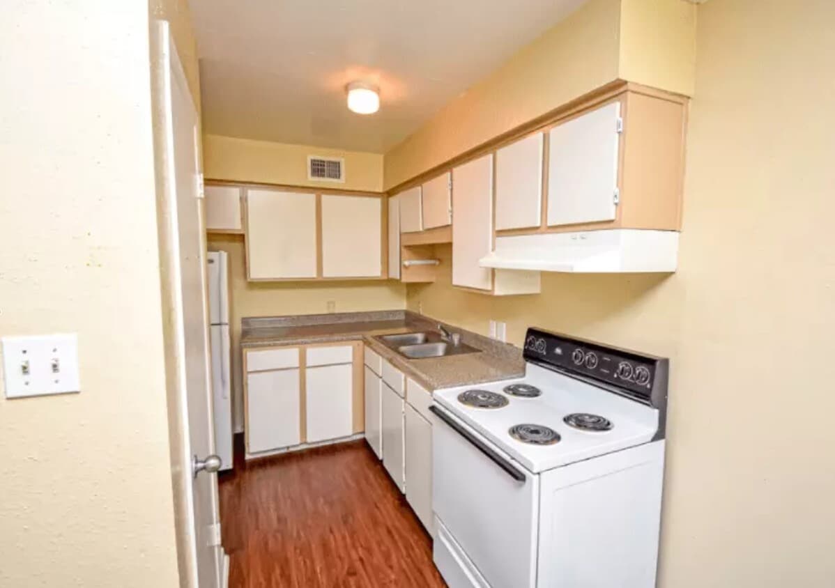 Building Photo - 1400 Eagle Lake Rd