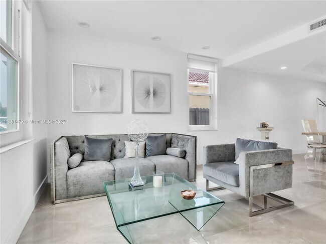 Building Photo - 3366 SW 152nd Pl