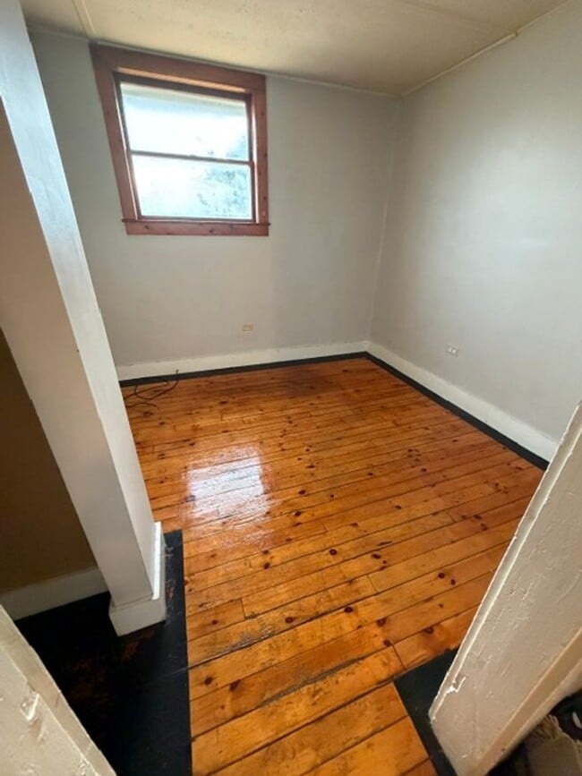Building Photo - 1 bedroom. 1 bath unit in Dennisport Ma.