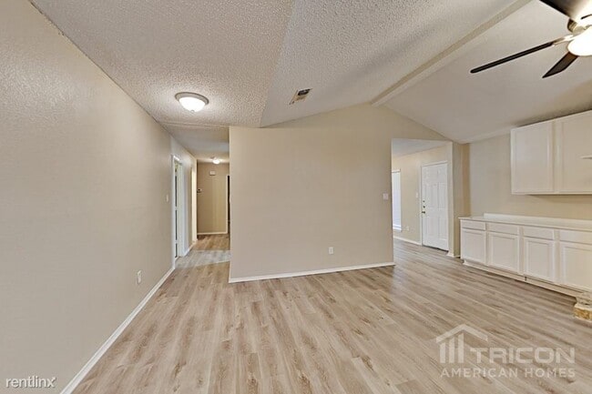 Building Photo - 318 Moss Hill Dr