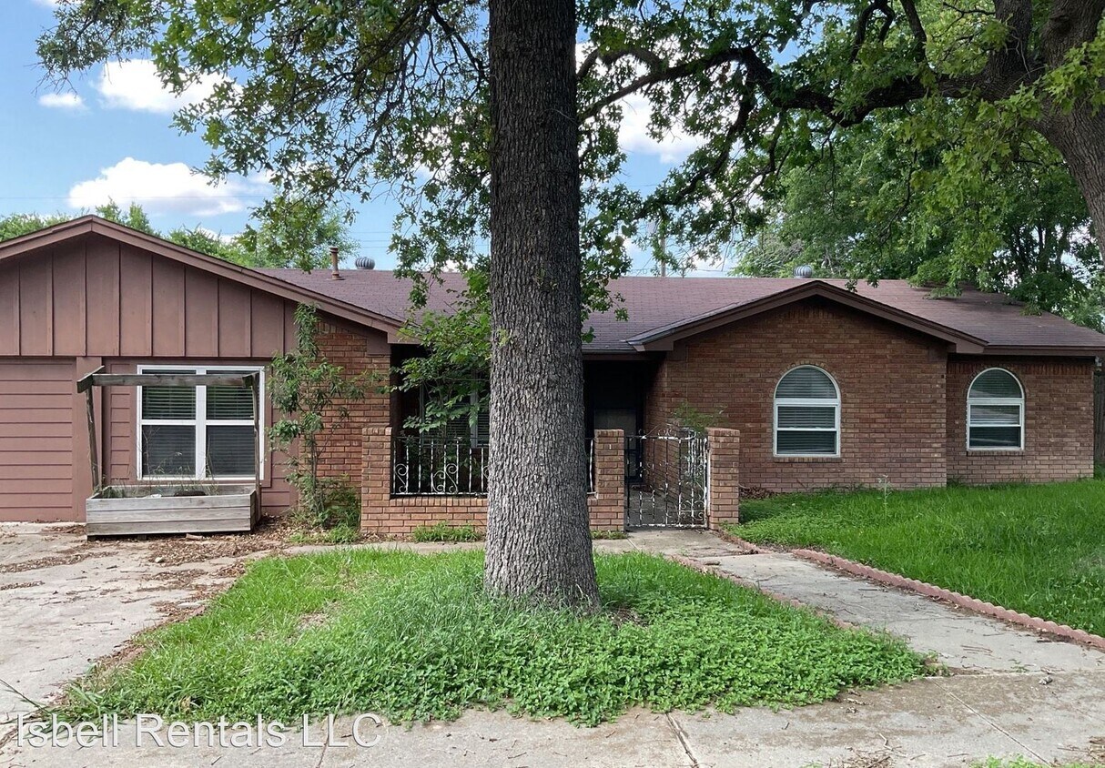 Foto principal - 4 br, 2 bath House - 421 Carothers Street