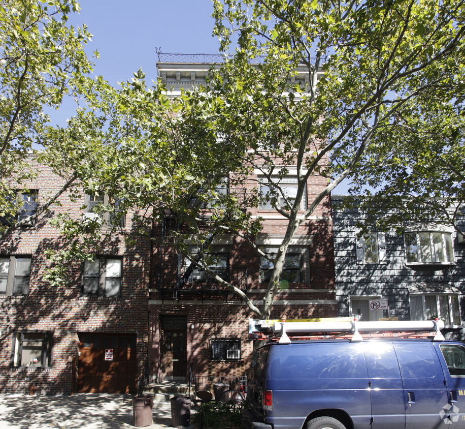 Building Photo - 73 Skillman Ave
