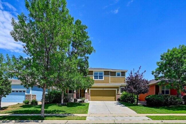 Foto del edificio - 5 bedroom, 4 bath home with 2 car attached garage