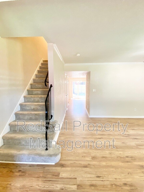 Foto del edificio - 3245 Lakecrest Rd