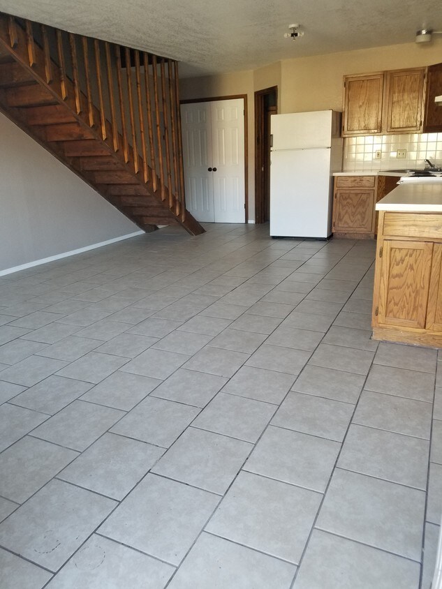Living area - 1009 W 16th St