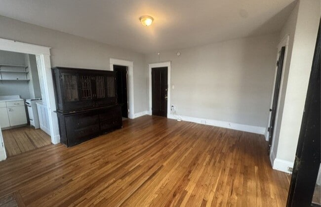 Foto del edificio - 3027 Clifton Ave