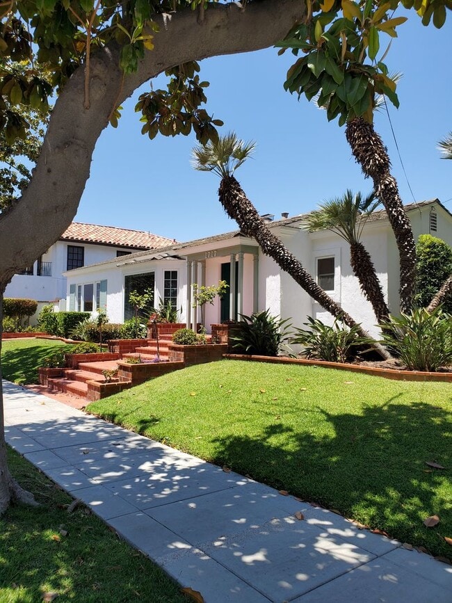 Foto del edificio - Coronado Single Level Home On Corner Lot