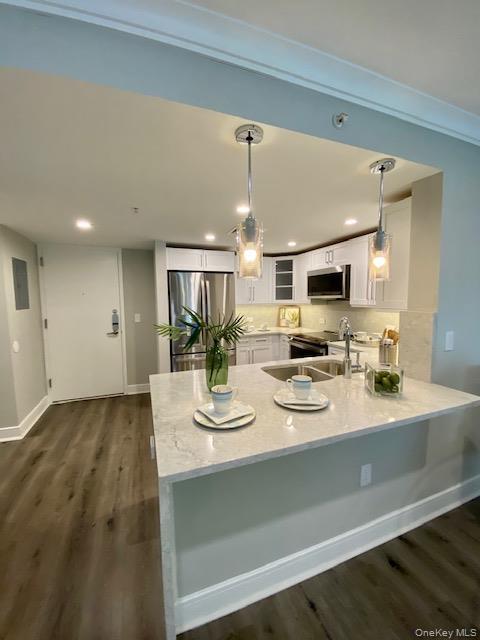 Building Photo - 100 Glen St