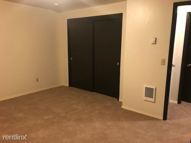 Building Photo - 2 br, 1 bath Apartment - 743 "I" St. B Unit B