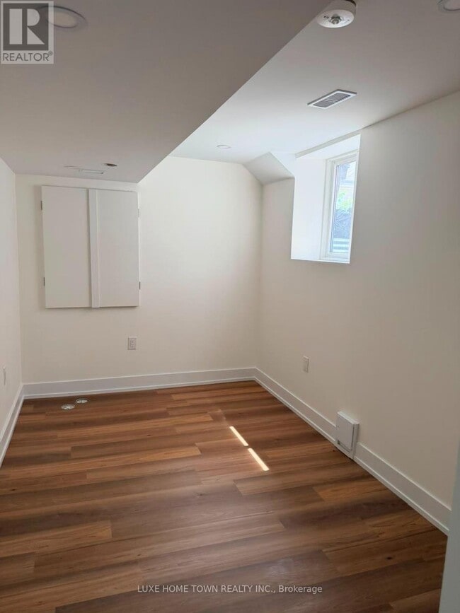 Building Photo - 18 Golden Springs Dr