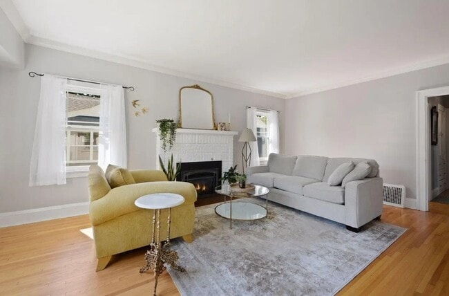 Foto del edificio - 5000 Zenith Ave S