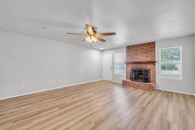 Foto del edificio - Available NOW!!!! Beautiful 1 story, 4 bed...