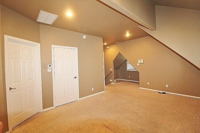 Building Photo - 1212 Broadhead Rd