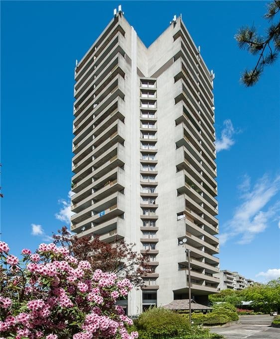 Building Photo - Tower West
