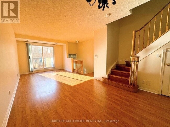 Building Photo - 28 Sommerset Way