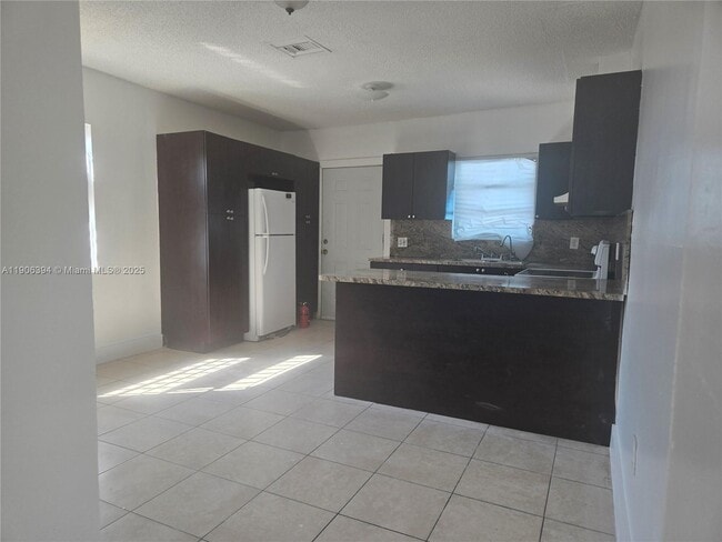 Foto del edificio - 127 NW 19th Ave