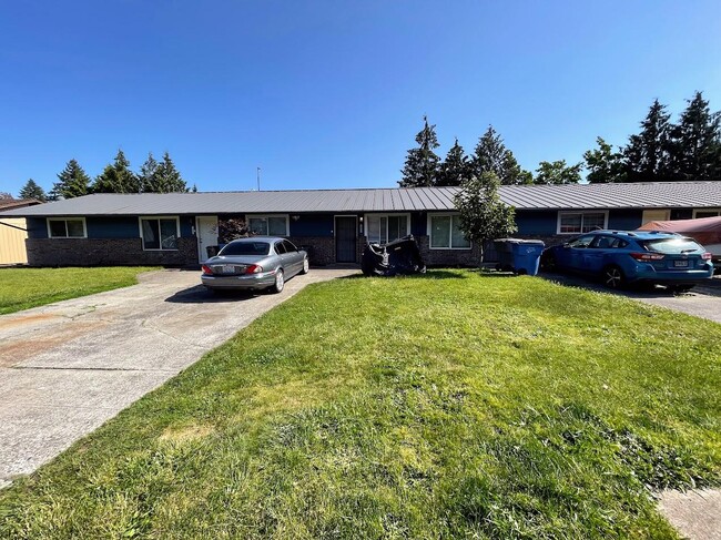 Building Photo - 10819 NE 6th St