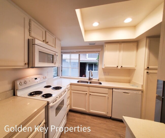 Building Photo - 2982 Lexington Cir