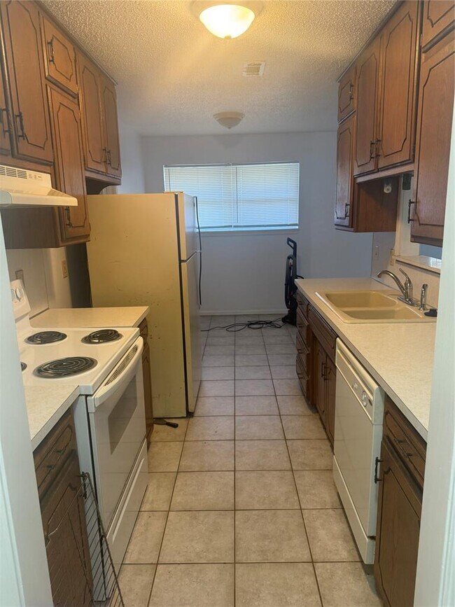 Building Photo - 315 Willow Pl