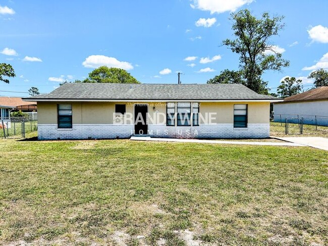 Building Photo - Beautiful 3BR in Deltona Lakes! MOVE IN SP...