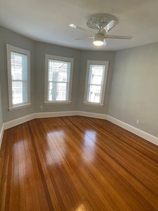 Foto del edificio - 699 E 7th St