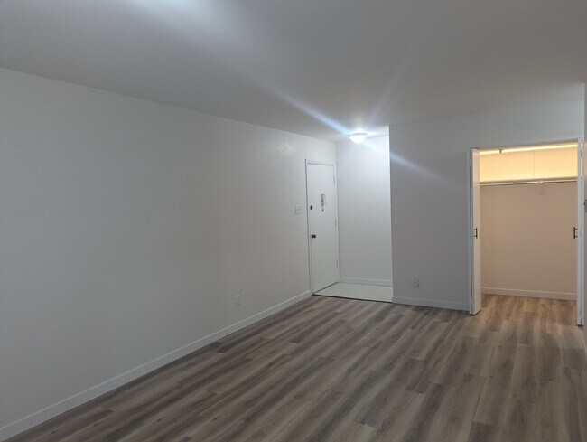 Foto del edificio - 7727 Hazelcrest Dr