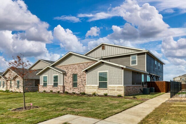 Building Photo - GORGEOUS 2 BEDROOM FOUR PLEX LOCATED IN MI...