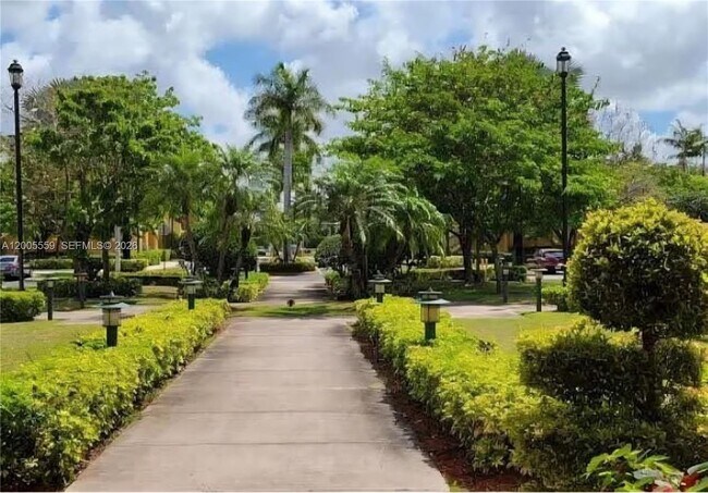Foto del edificio - 7260 NW 114th Ave