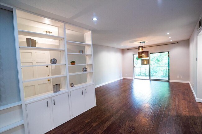 Foto del edificio - 2238 S Piney Point Rd