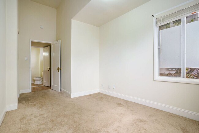 Building Photo - BENTON ST 1201-1203, ENCINAL AVE 1403-1413