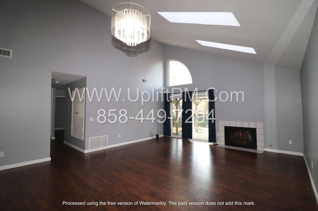 Foto del edificio - Large 3 Bedroom, 2 Bathroom Condo in Escondido