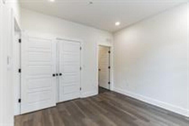Foto del edificio - 7620 Ridge Ave