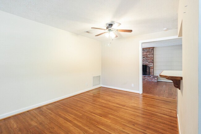 Building Photo - Updated Arlington Home