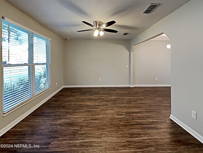 Building Photo - 1737 Gumtree Dr