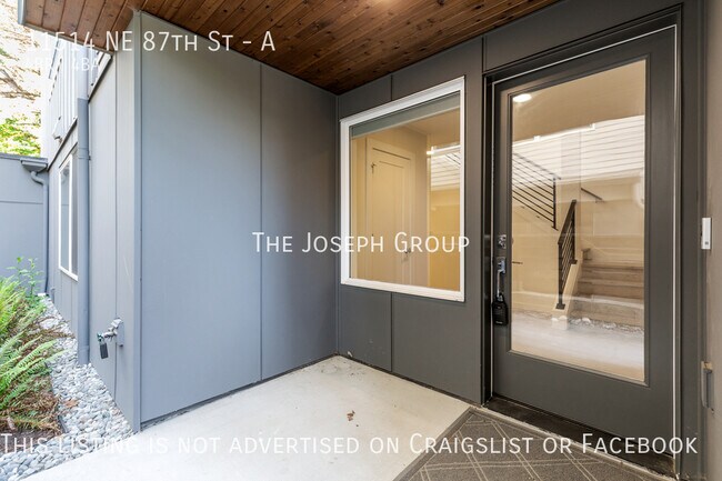 Building Photo - Stunning 4BD/3.5BA Kirkland Townhome!