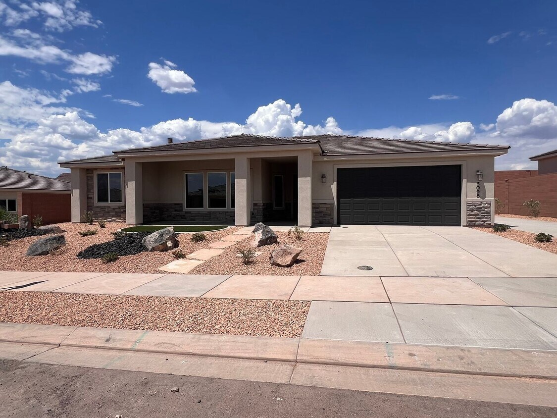 Foto principal - 3 Bed 2 Bath Home in Hurricane
