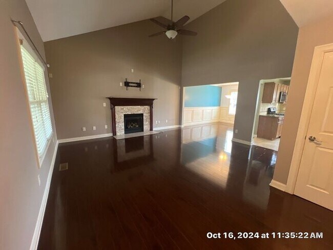 Building Photo - Beautiful Hilliard Home