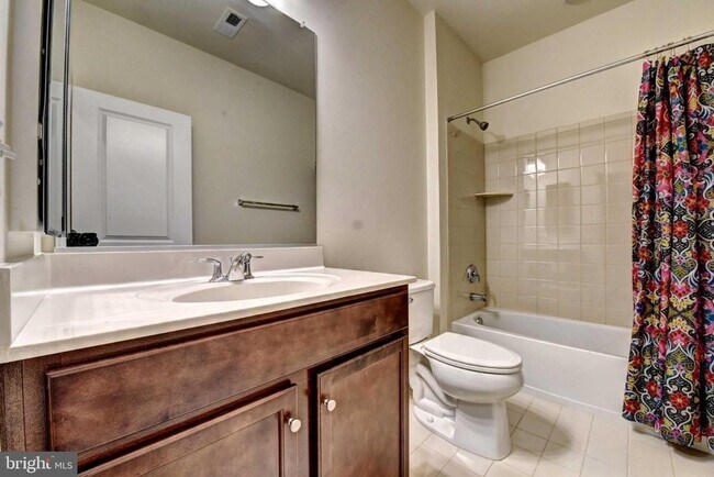 Building Photo - 42389 Dogwood Glen Square